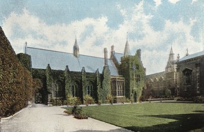 Pembroke College, první soud od English Photographer