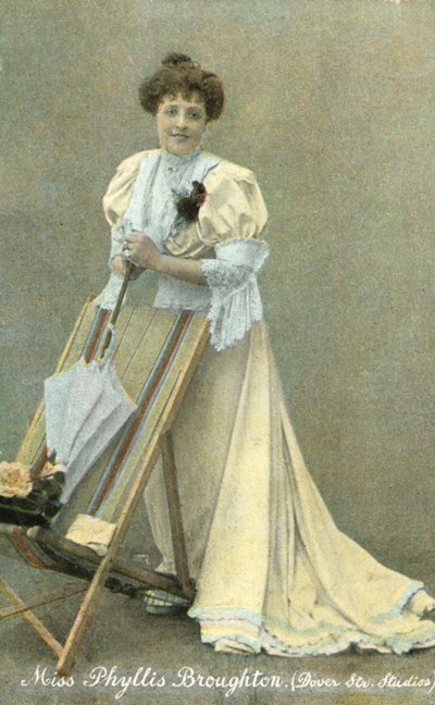 Phyllis Broughton, anglická divadelní herečka (kolorovaná fotografie) od English Photographer
