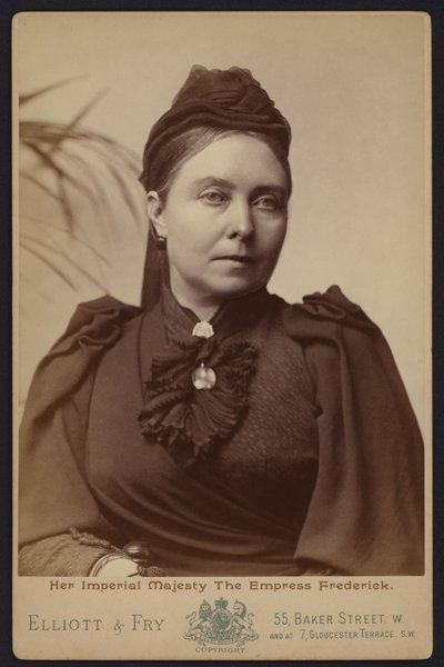 Portrét, Victoria, princezna Royal, která byla provdána za německého císaře Fridricha III. (černobílá fotografie) od English Photographer