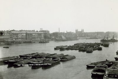 Pohlednice s výhledem na Temži z London Bridge od English Photographer