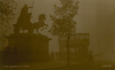 Pohlednice s obrázkem Londýna ve smogu od English Photographer
