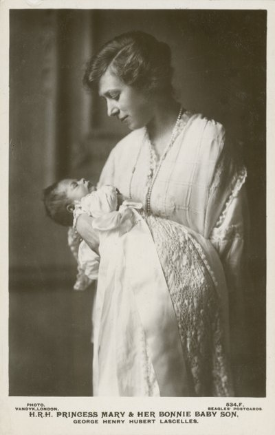 Princezna Mary, vikomtesa Lascelles, se svým nejstarším synem Georgem od English Photographer