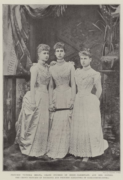 Princezna Victoria Melita, velkovévodkyně z Hesenska-Darmstadtu, a její sestry, korunní princezna z Rumunska a princezna Alexandra ze Saxe-Coburg-Gotha od English Photographer