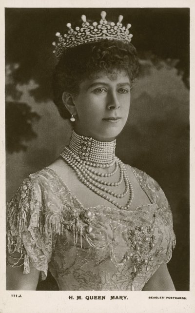 Queen Mary, choť krále Jiřího V. (černobílá fotografie) od English Photographer