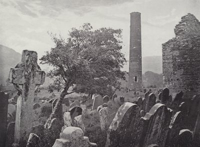 Kulatá věž, St Kevins Cross and Kitchen, Glendalough od English Photographer