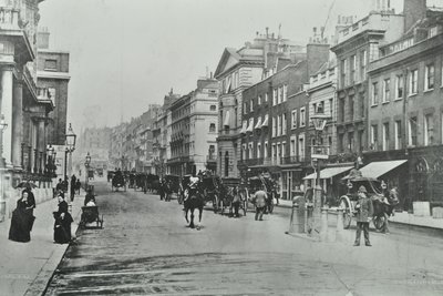 Saint Jamess Street, Westminster LB: při pohledu na sever od Pall Mall, 1895 od English Photographer