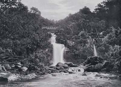 Skotsko: Inversnaid Falls, Loch Lomond (černobílá fotografie) od English Photographer