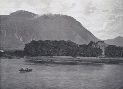 Skotsko: Ruiny hradu Inverlochy, Ben Nevis (černobílá fotografie) od English Photographer