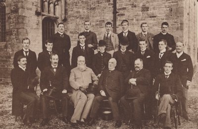 Sedbergh: Skupina starých Sedberghianů (černobílá fotografie) od English Photographer