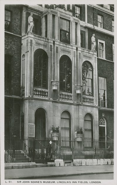 Sir John Soanes Museum, Lincolns Inn Fields, Londýn od English Photographer