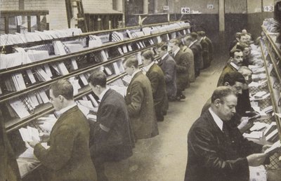 Třídění písmen (černobílá fotografie) od English Photographer