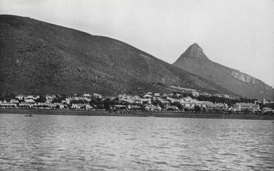Jižní Afrika: Signal Hill a Lví hlava, z jezera, Green Point Common (černobílá fotografie) od English Photographer