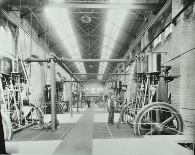 Southern Outfall Sewer, Crossness: interiér strojovny, 1894 od English Photographer