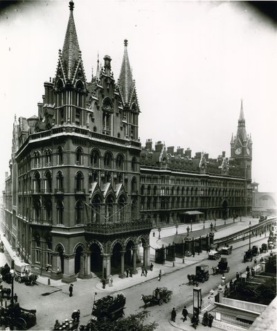 nádraží St Pancras; fotografie z dubna 1899 od English Photographer