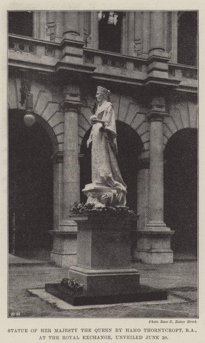 Socha Jejího Veličenstva královny od Hamo Thornycroft, RA, na Royal Exchange, odhalena 20. června od English Photographer