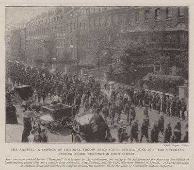 Příjezd koloniálních jednotek z Jižní Afriky do Londýna, 26. června, veteráni projíždějící po Kensington High Street od English Photographer