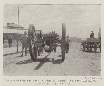 The Brunt of the Fray, poškozená britská zbraň od Ladysmith od English Photographer