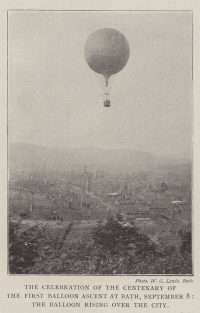 Oslava stého výročí prvního výstupu balónem v Bath, 8. září, balón stoupá nad městem od English Photographer