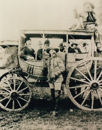 Dostavník Deadwood v Londýně - Buffalo Bill stojící, John Nelson v boxu od English Photographer