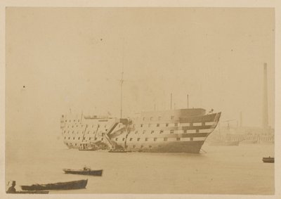 Dreadnought, Greenwich od English Photographer