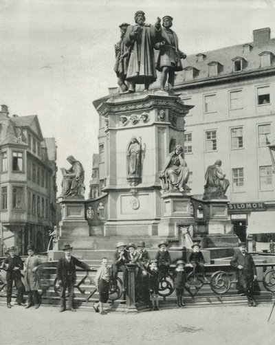 Gutenbergův památník, Frankfort (černobílá fotografie) od English Photographer