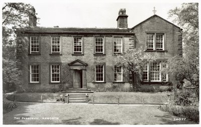 The Farsonage, Haworth (černobílá fotografie) od English Photographer