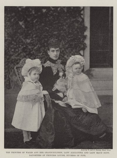 Princezna z Walesu a její vnoučata, Lady Alexandria a Lady Maud Duff, dcery princezny Louise, vévodkyně z Fife od English Photographer