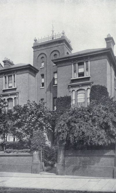 Rezidence Theodora Wattse-Duntona a Algernona C. Swinburna, The Pines, Putney (černobílá fotografie) od English Photographer