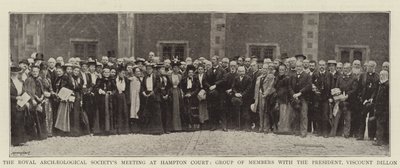 Setkání královské archeologické společnosti v Hampton Court, skupina členů s prezidentem vikomtem Dillonem od English Photographer