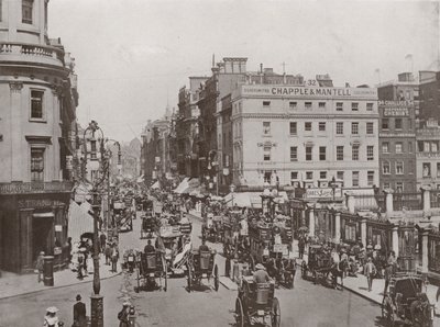 Strand, poblíž Charing Cross, při pohledu na východ od English Photographer