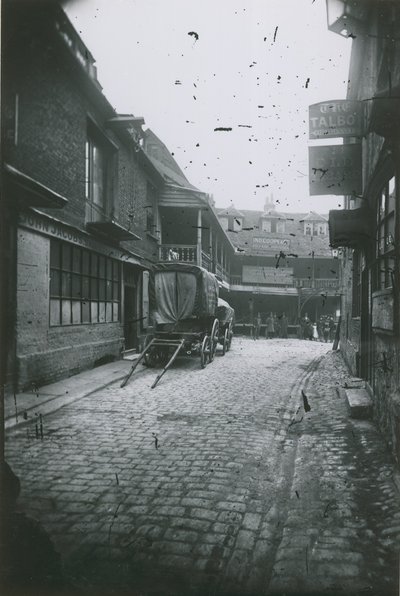 The Tabard Inn, Southwark od English Photographer