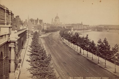 The Thames Embankment, Londýn od English Photographer