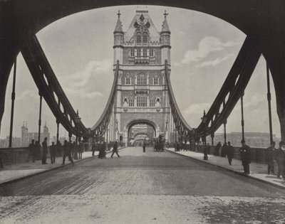 Tower Bridge (čb fotografie) od English Photographer