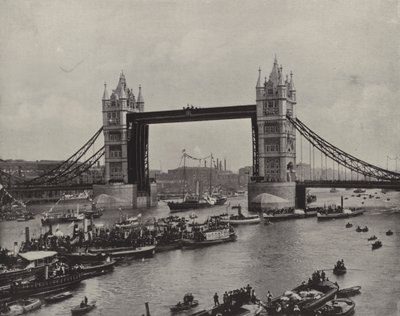 Tower Bridge, pohled na východ (čb fotografie) od English Photographer