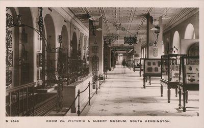 Victoria and Albert Museum, South Kensington, Londýn od English Photographer