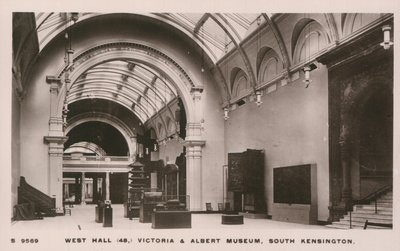 Victoria and Albert Museum, South Kensington, Londýn od English Photographer