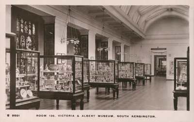 Victoria and Albert Museum, South Kensington, Londýn od English Photographer