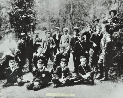 První školní cesta London School Board. Děti z Bell Road Higher Grade School, Peckham navštěvují důl ve Forest of Dean, 1896 od English Photographer