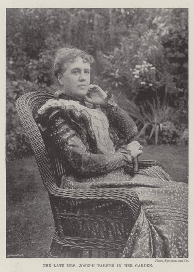 Zesnulá paní Joseph Parkerová ve své zahradě od English Photographer