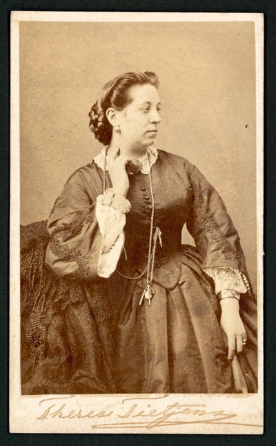 Therese Tietjens, portrét (č/b foto) od English Photographer