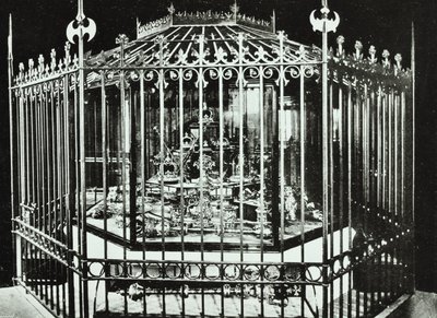 Tower of London, Tower Hill: Crown Jewels, 1890 od English Photographer