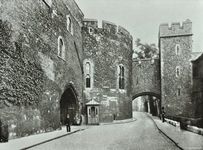 Tower of London, Tower Hill: Krvavá věž, 1890 od English Photographer