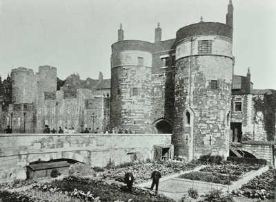 Tower of London, Tower Hill: the beauchamp a Byward Towers, 1895 od English Photographer