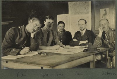 Tucker, Golt, Paříž, Býk, Atkins, kolem roku 1916 od English Photographer
