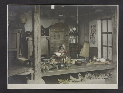 Dvě děti jedí v domě, Photograph Album of Korea od English Photographer