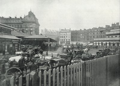 Victoria Station, celkový pohled na nádvoří stanice (černobílá fotografie) od English Photographer