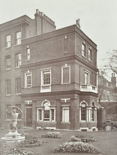 Pohled na Clements Inn Garden House, 1885 od English Photographer