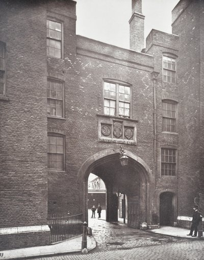 Pohled na Lincolns Inn Gateway, Londýn, 1876 od English Photographer