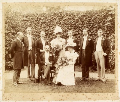 Svatební portrét Francise Edwarda Younghusbanda a Helen Augusty Magniac, Datchet od English Photographer