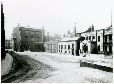 Whitehall Court nebo Yard, Vanbrugh House, zbořeno 1898 od English Photographer